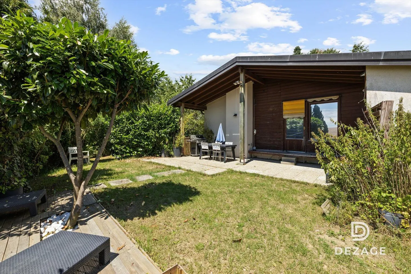 Haus zu renovieren in ruhiger Lage mit großem Garten, in der Nähe von Schulen und 20 Minuten von... - Foto 2 von 13