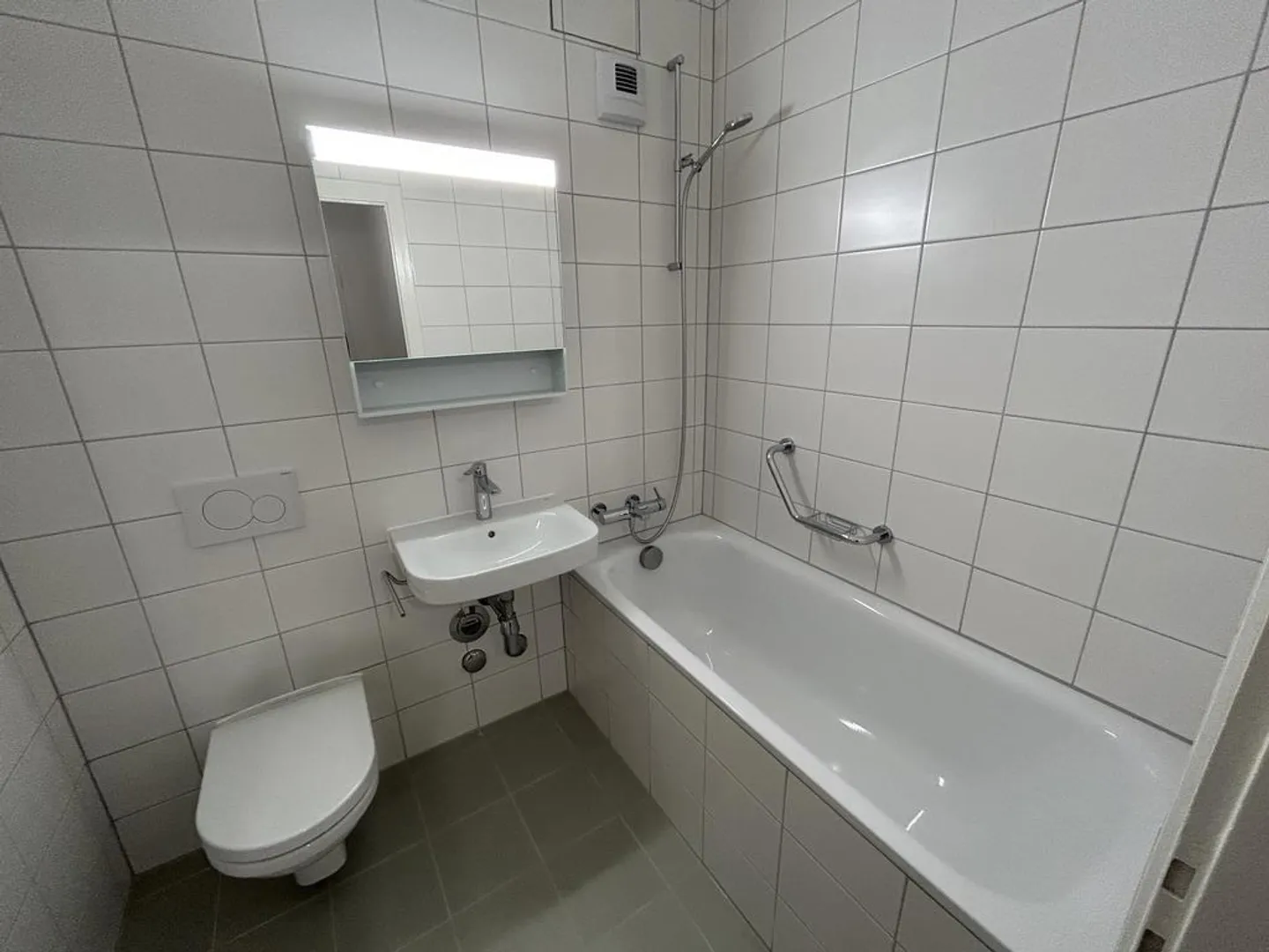 Appartamento di 3 stanze all'8° piano - Foto 3 di 3