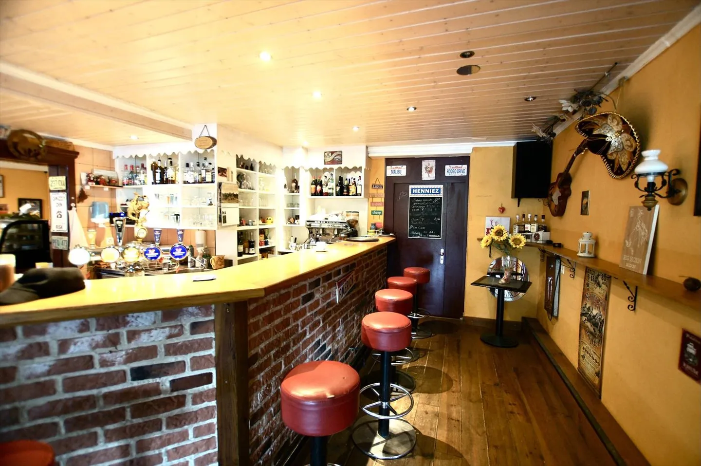 Renovated building from 2016 with 6 apartments + 1 bar-restaurant - Photo 2 of 20