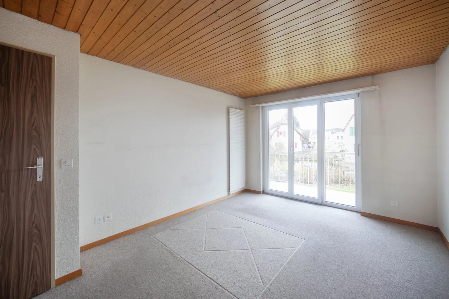 Arriving Home - Photo 18 of 23