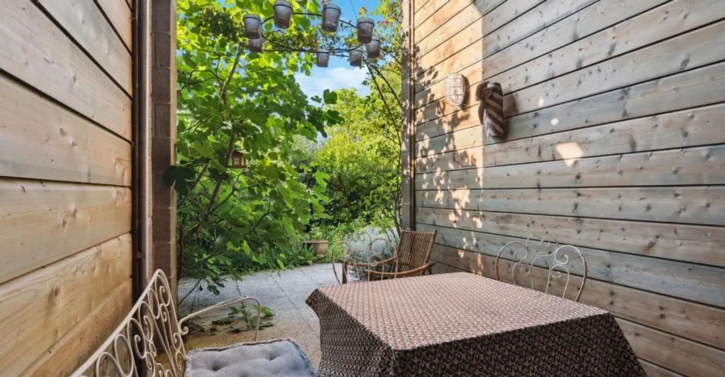 HOUSE WITH POOL IN THE HEART OF A BUCOLIC SETTING, WITH A VIEW OF THE LAKE - Photo 8 of 13