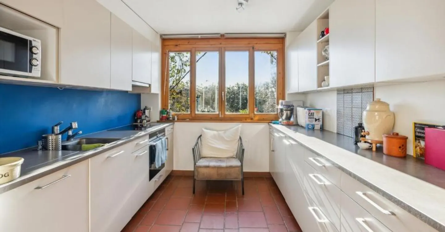 HOUSE WITH POOL IN THE HEART OF A BUCOLIC SETTING, WITH A VIEW OF THE LAKE - Photo 10 of 13