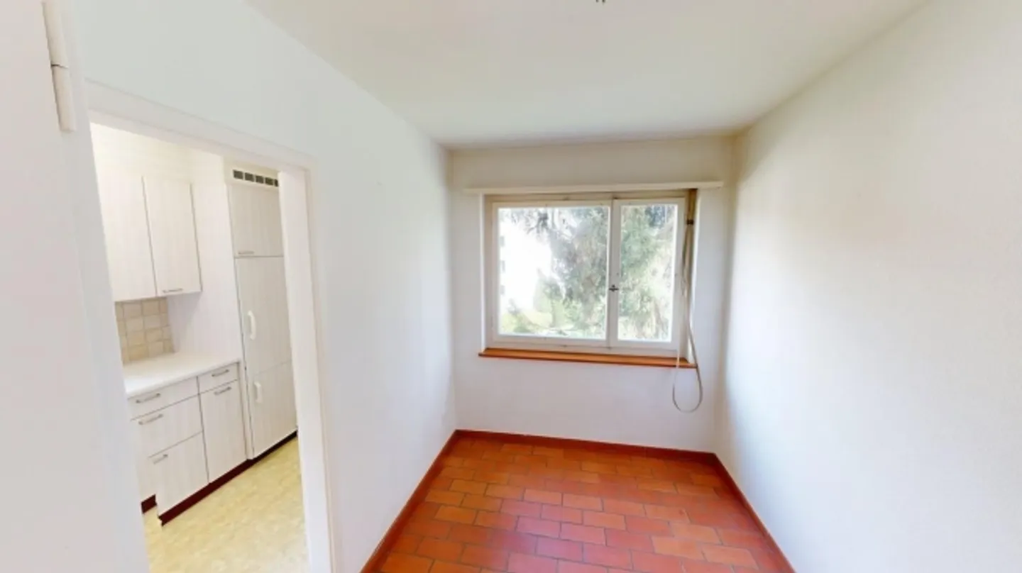 Available until 31st March 2026: Ideal temporary solution – 2.5 room apartment in Seebach - Photo 2 of 7