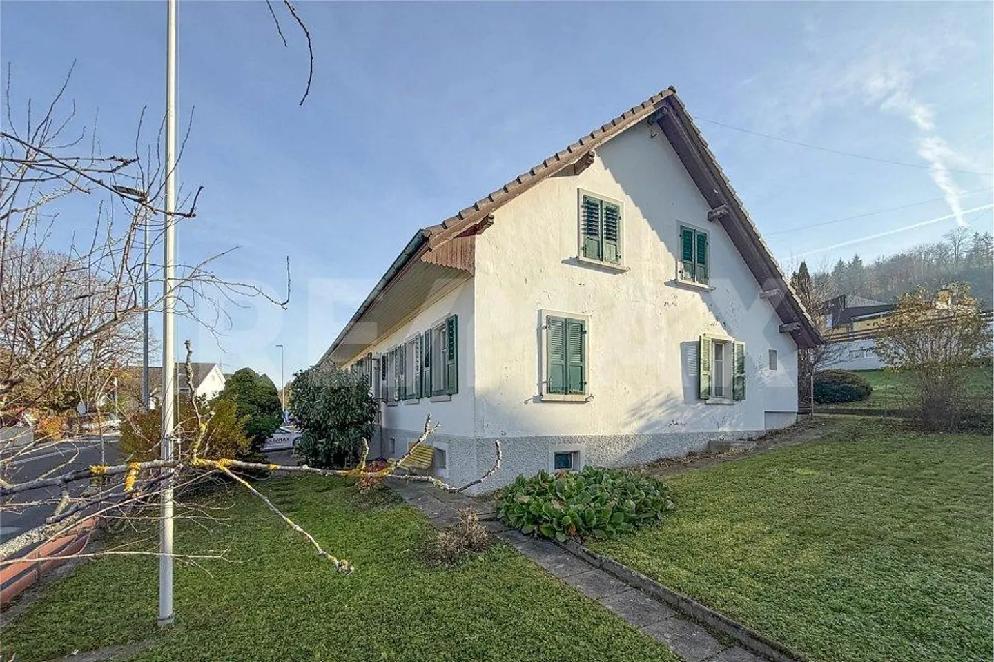 Grosszügiges Grundstück mit attraktiven Entwicklungsoptionen in Zeiningen zu verkaufen - Foto 4 von 8