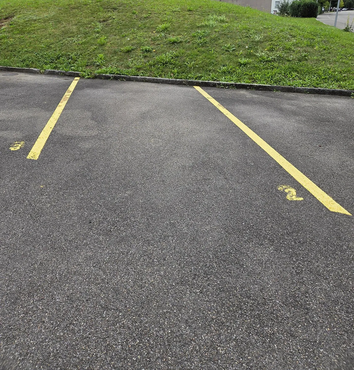Posto auto all'aperto a Niederhasli - Foto 2 di 3