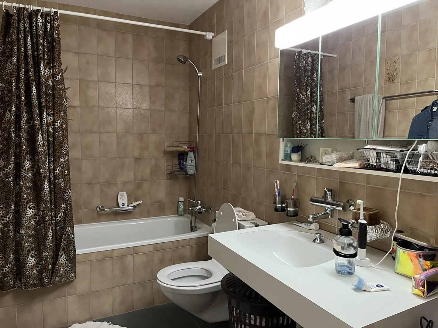 Appartement lumineux de 4 pièces avec balcon et vue sur Biel 7ème étage, central... - Photo 2 sur 2