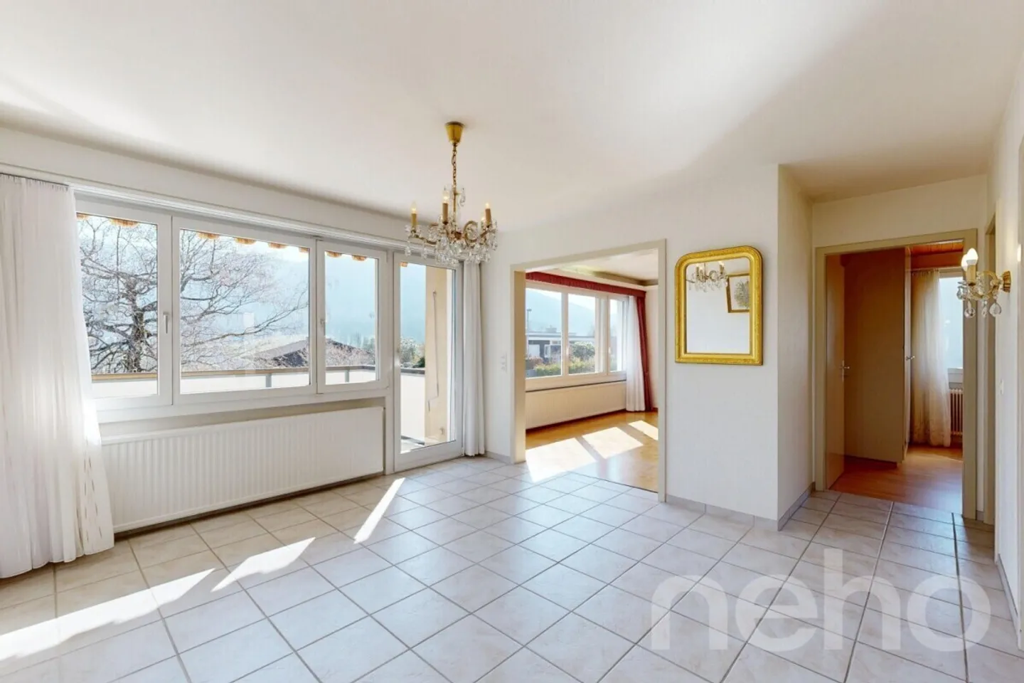 Charming single-family bungalow with 5.5 rooms and great potential - Photo 3 of 12