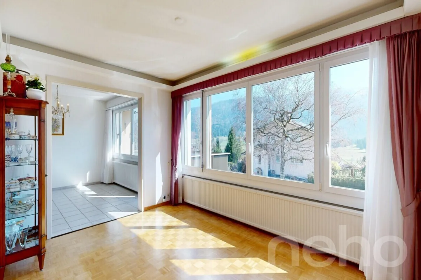 Charming single-family bungalow with 5.5 rooms and great potential - Photo 4 of 12