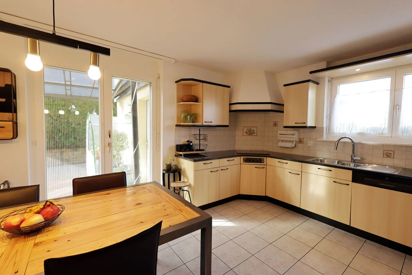 Spacious 6-room villa with classic architecture - Photo 11 of 19