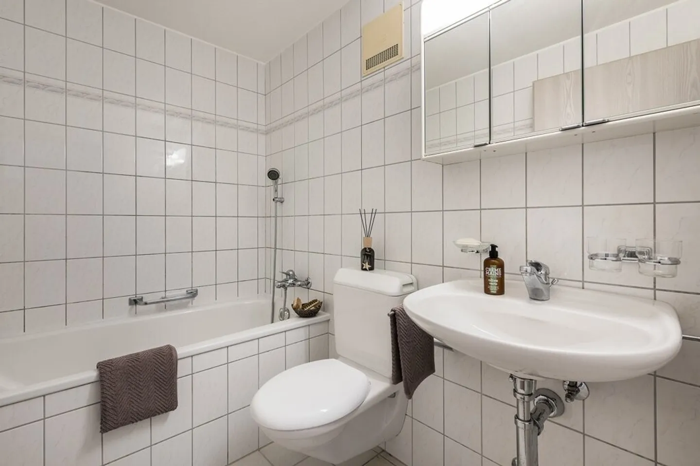 Living in the Green! - Photo 7 of 8