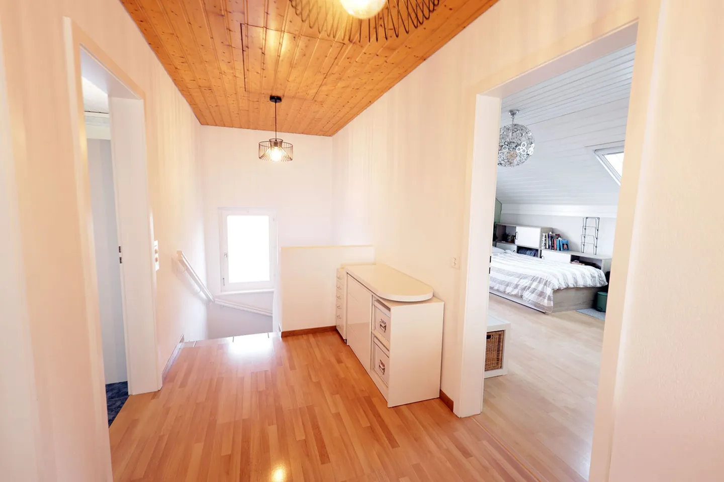 Spacious 6-room villa with classic architecture - Photo 15 of 19