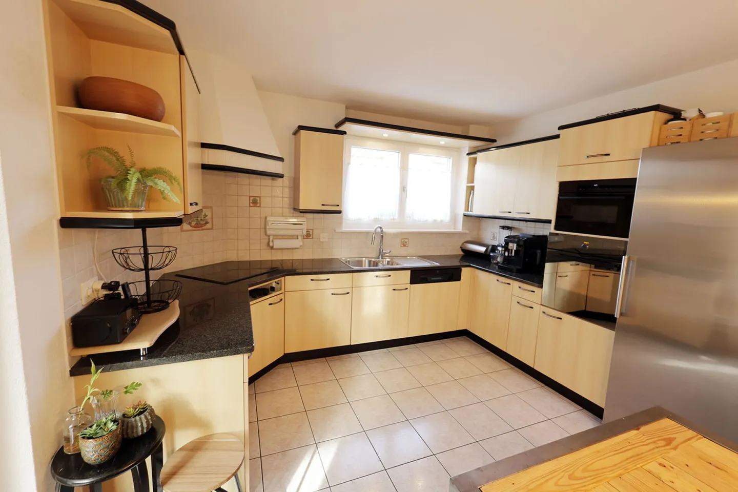 Spacious 6-room villa with classic architecture - Photo 12 of 19