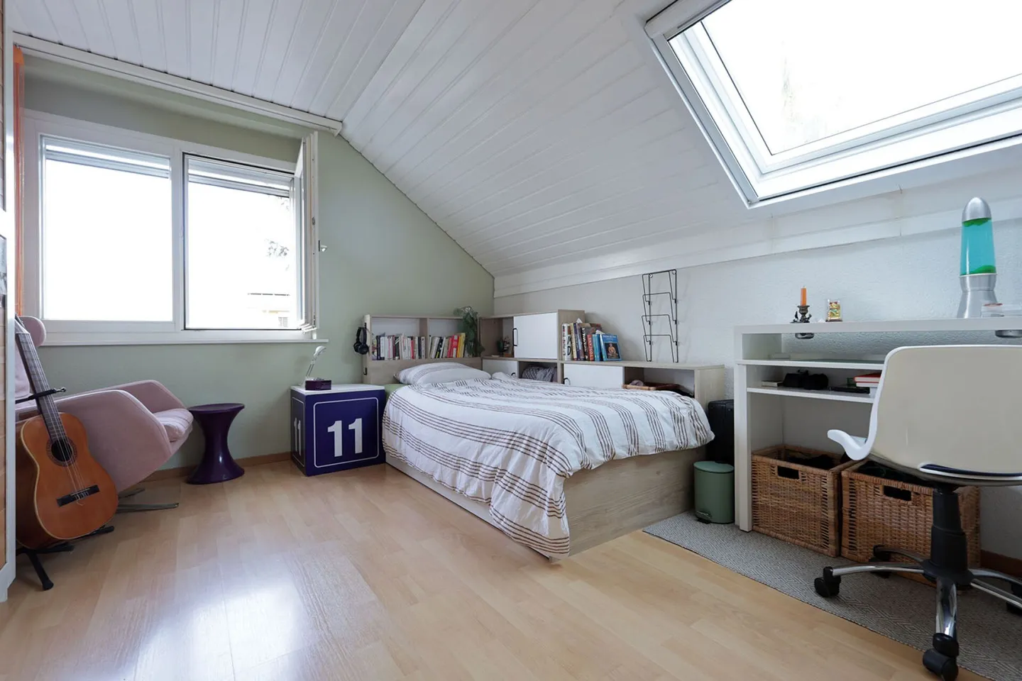 Spacious 6-room villa with classic architecture - Photo 17 of 19