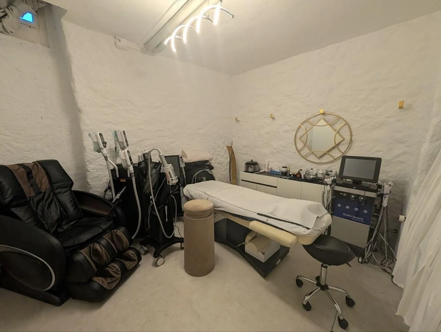 Exclusive Beauty Salon with Established Clientele - Photo 6 of 6