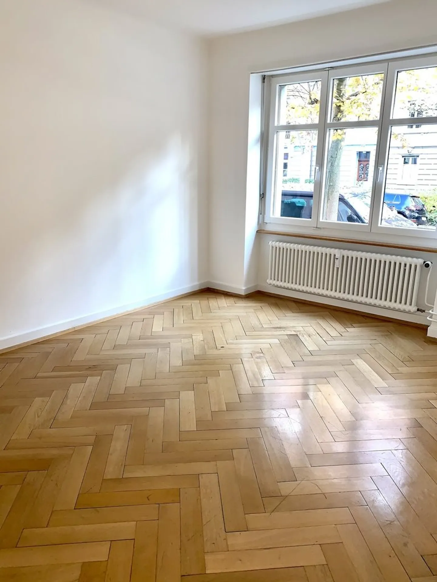 Incantevole appartamento di 2 stanze in un vecchio edificio con balcone al piano terra - Foto 4 di 8