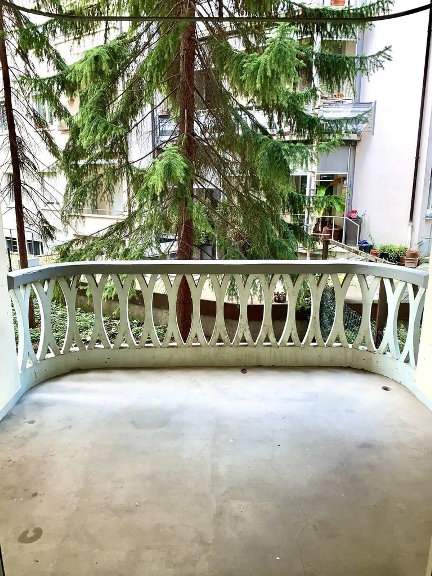 Incantevole appartamento di 2 stanze in un vecchio edificio con balcone al piano terra - Foto 5 di 8