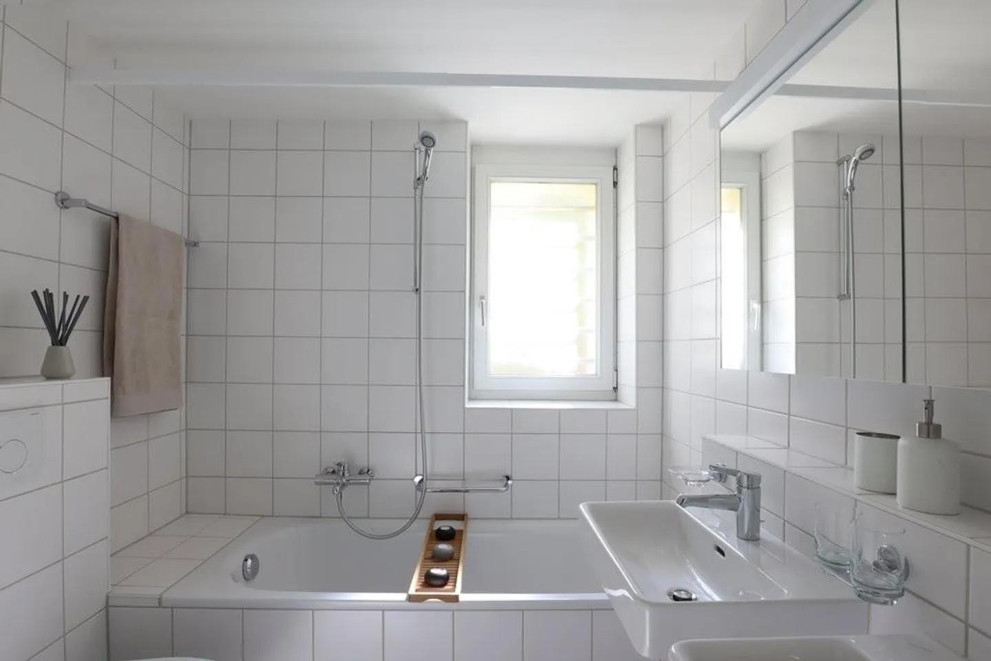 Bright apartment with balcony on Bruderholz - Photo 2 of 11