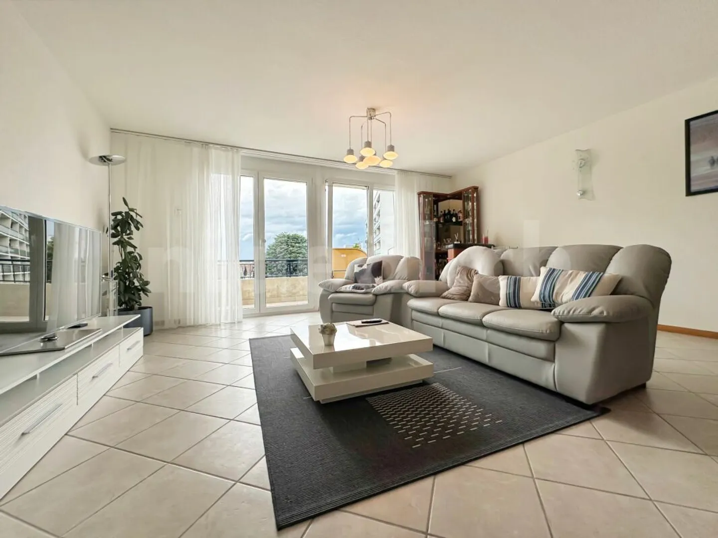 Wunderschöne Villa-Wohnung von 164 m2 ideal für eine Familie - Foto 3 von 14