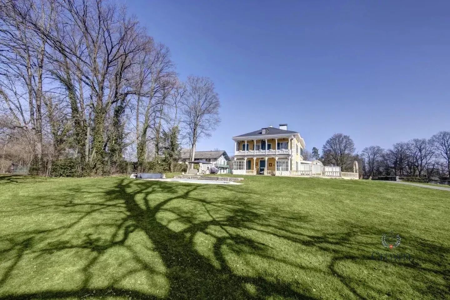 20-room House - Photo 2 of 10