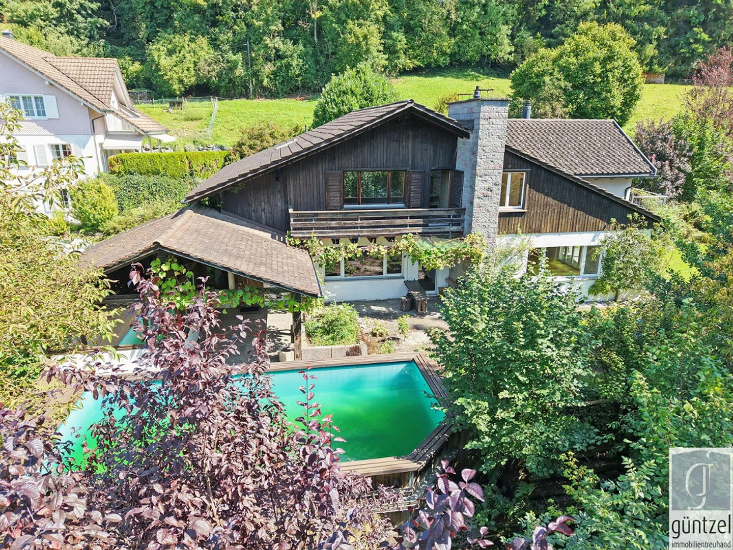 Single-family house with potential in a quiet, idyllic location - Photo 2 of 13