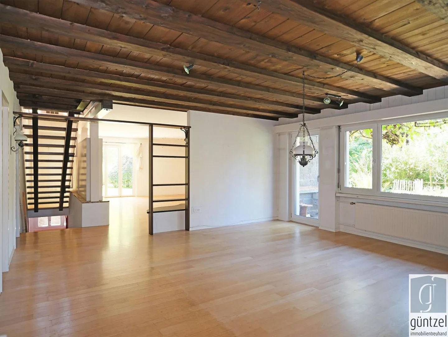 Single-family house with potential in a quiet, idyllic location - Photo 3 of 13