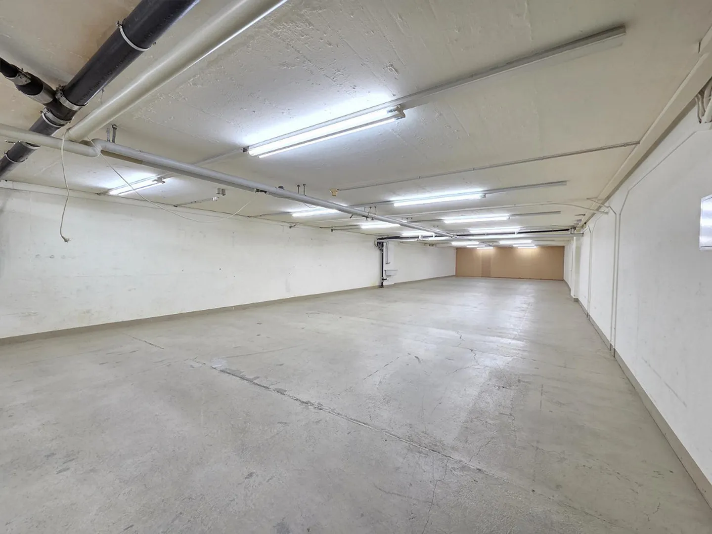 Versatile commercial space in a central location - Photo 2 of 6