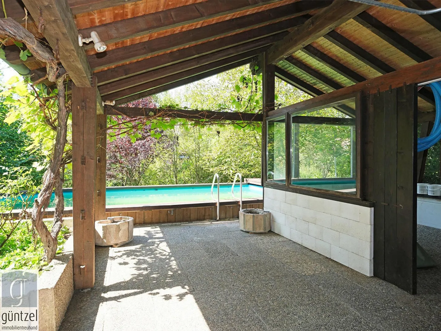 Single-family house with potential in a quiet, idyllic location - Photo 7 of 13