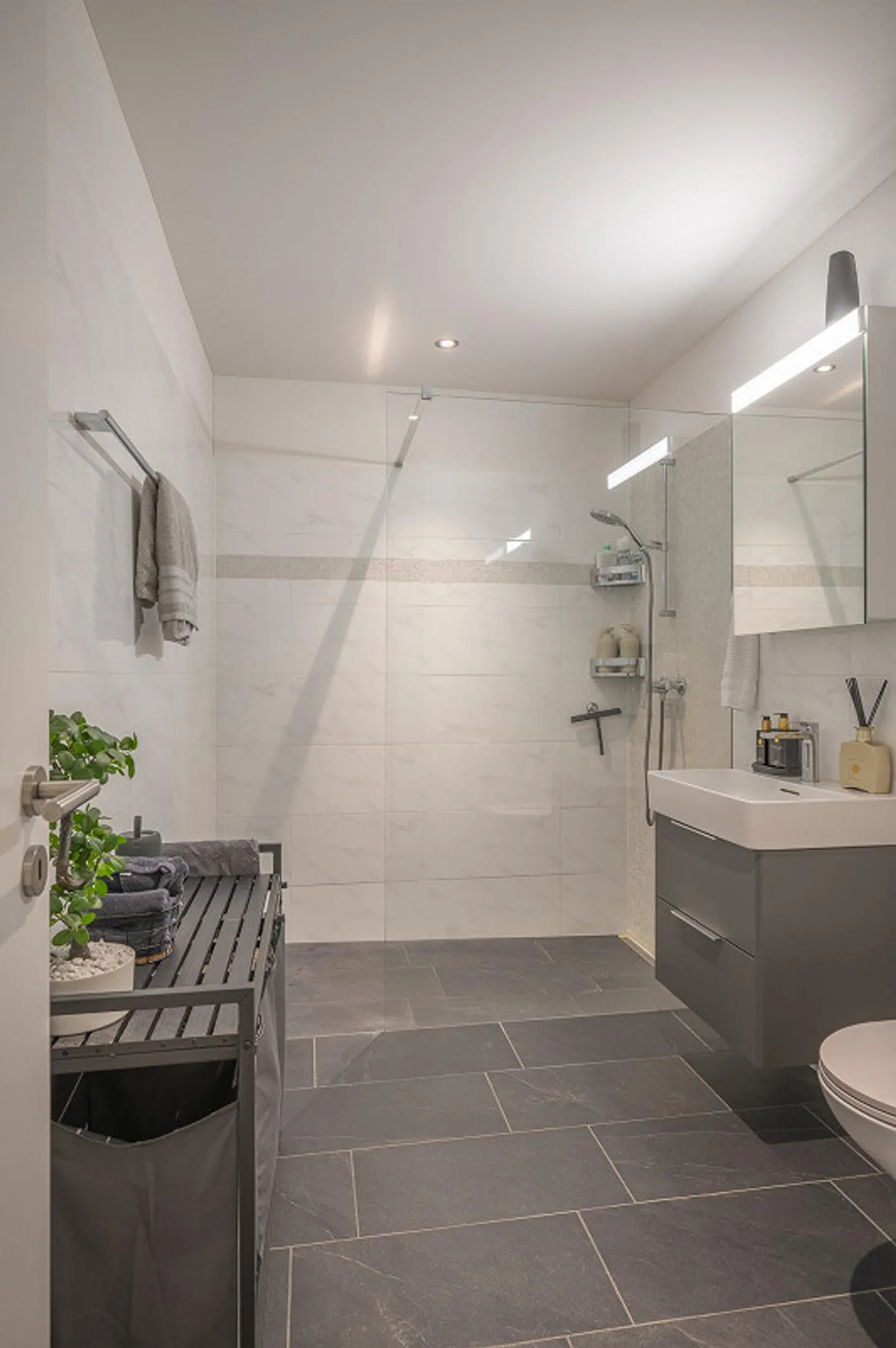 Modernes Wohnen mit Privatsphäre – stilvolle Gartenwohnung in Minergie - Photo 9 of 14