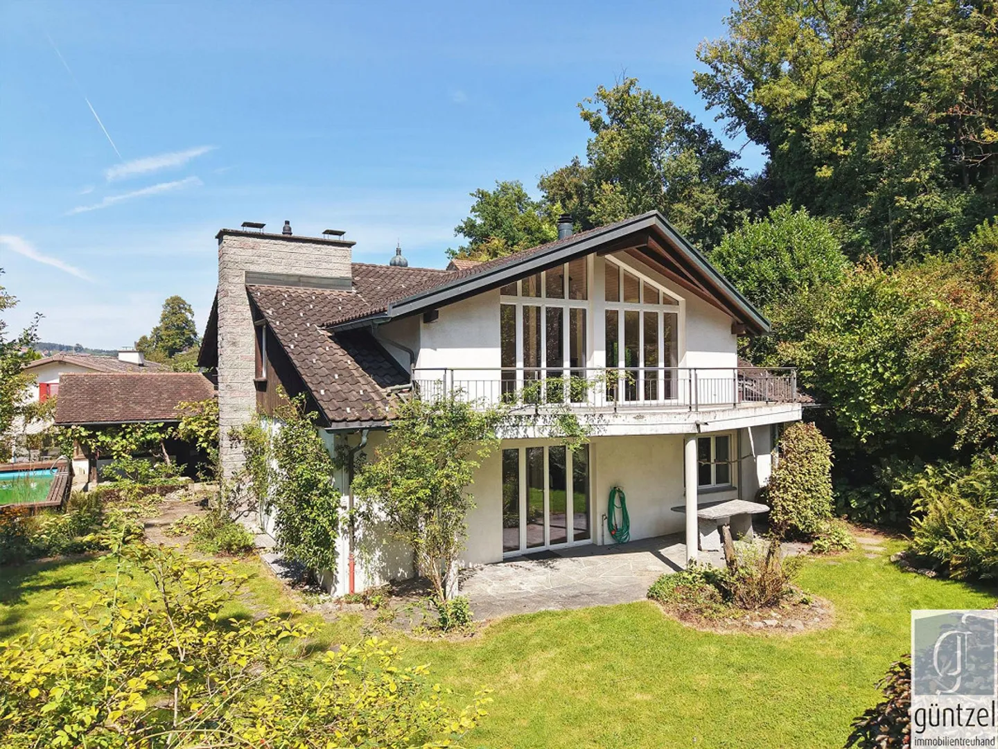 Single-family house with potential in a quiet, idyllic location - Photo 1 of 13