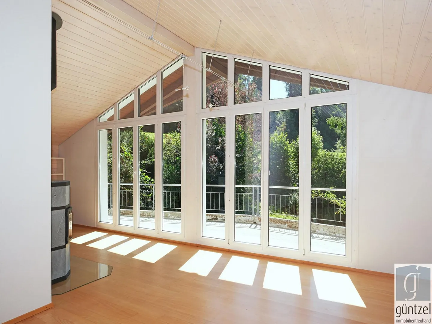 Single-family house with potential in a quiet, idyllic location - Photo 11 of 13