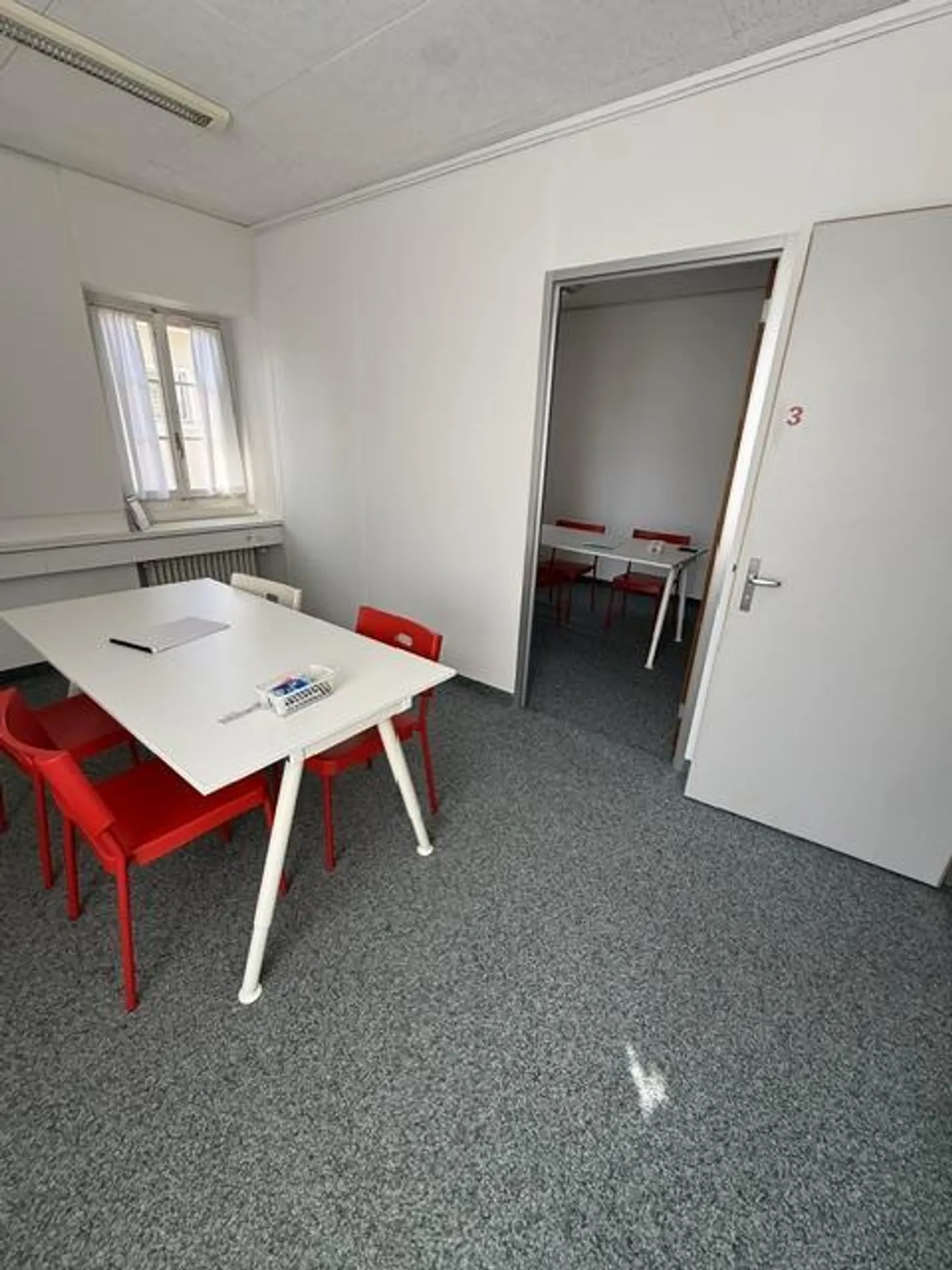 Attractive commercial space for rent in a prime location in Zofingen - Photo 2 of 11