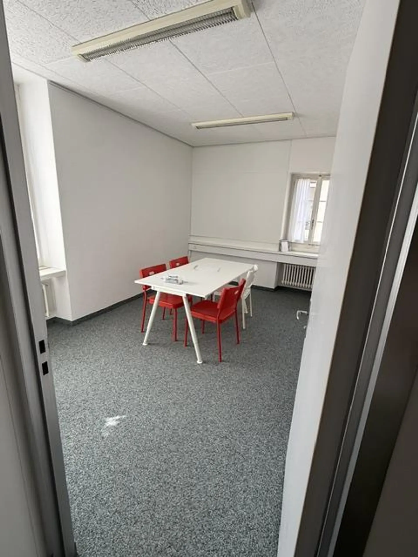 Attractive commercial space for rent in a prime location in Zofingen - Photo 1 of 11