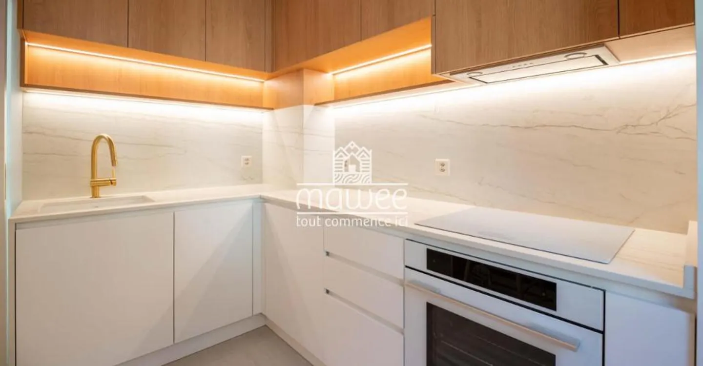 Magnificent fully renovated apartment with high-end finishes - Photo 3 of 12