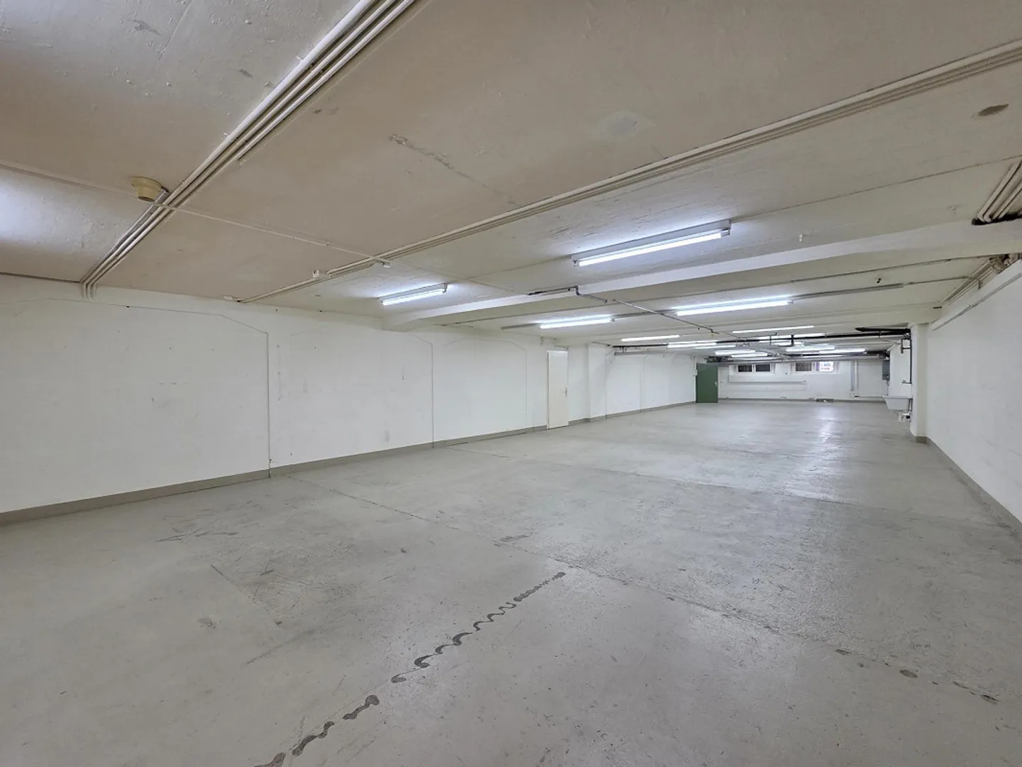 Versatile commercial space in a central location - Photo 3 of 6