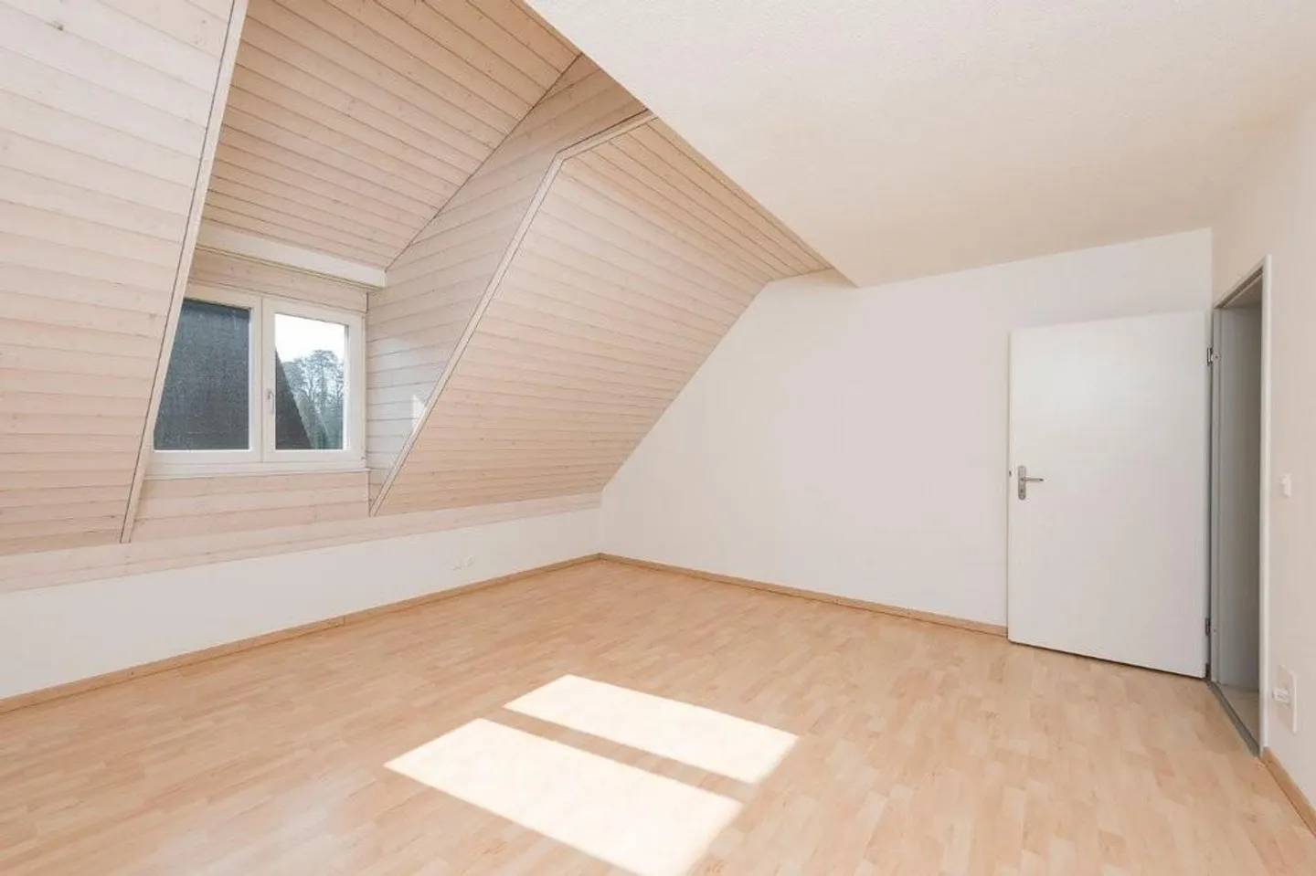 Charmante Wohnung im Grünen - Foto 3 von 9