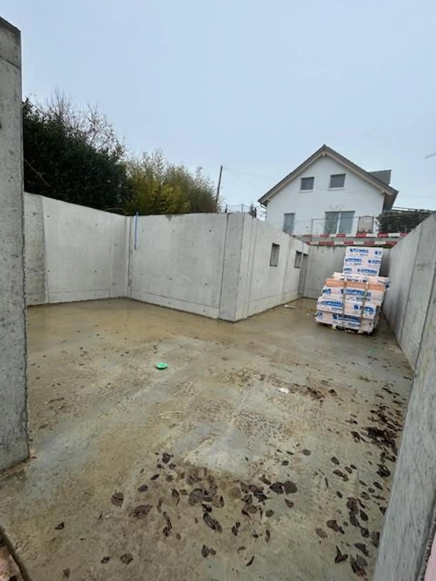 CHF 435,000 for building land with completed (shell) basement - Photo 1 of 4