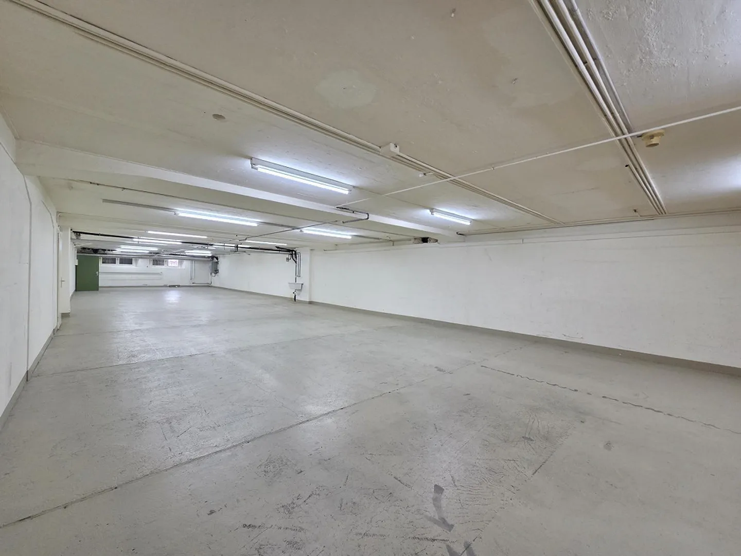 Versatile commercial space in a central location - Photo 4 of 6