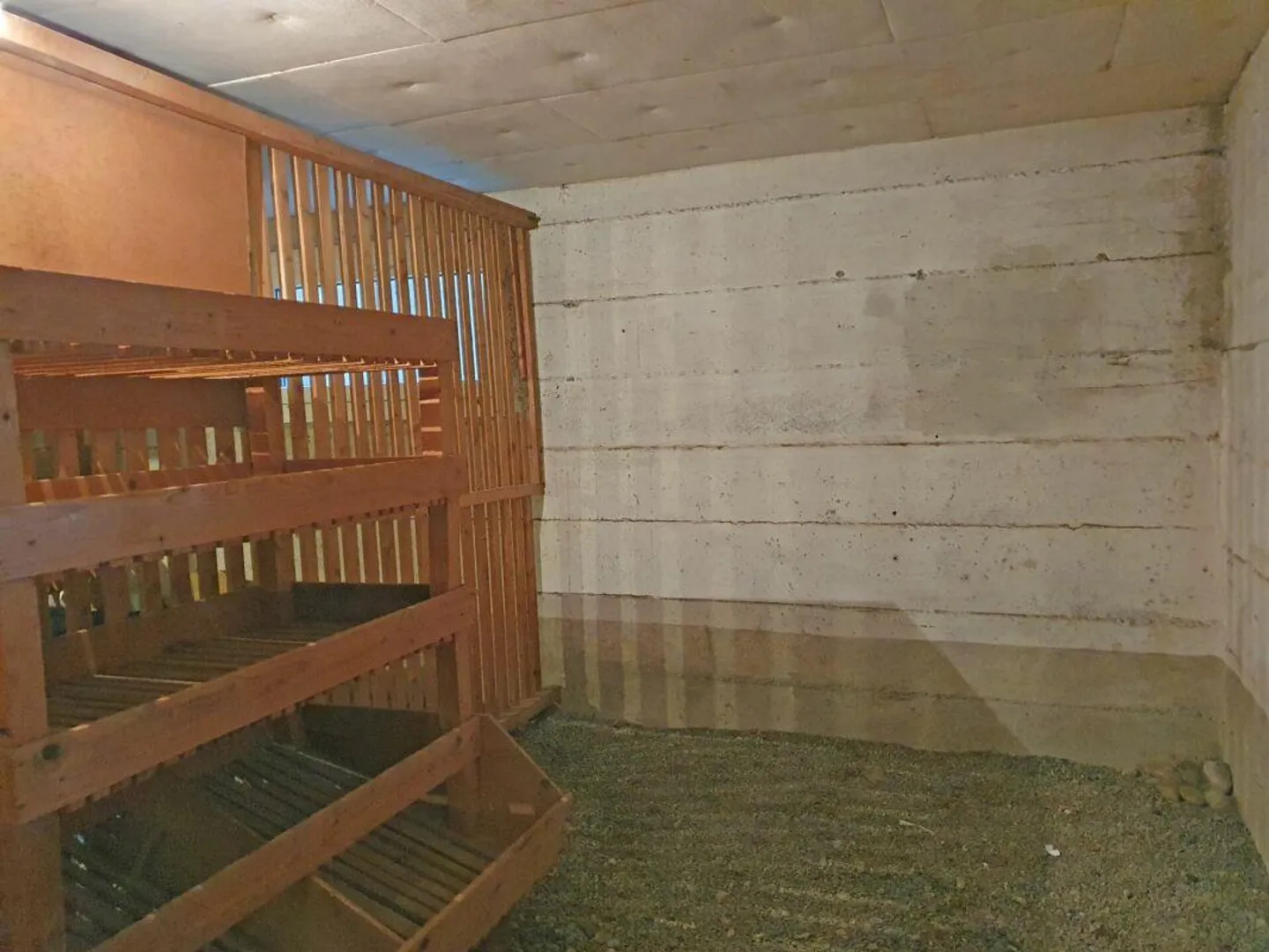 Helle teilweise renovierte Wohnung mit Balkon - Foto 10 von 12