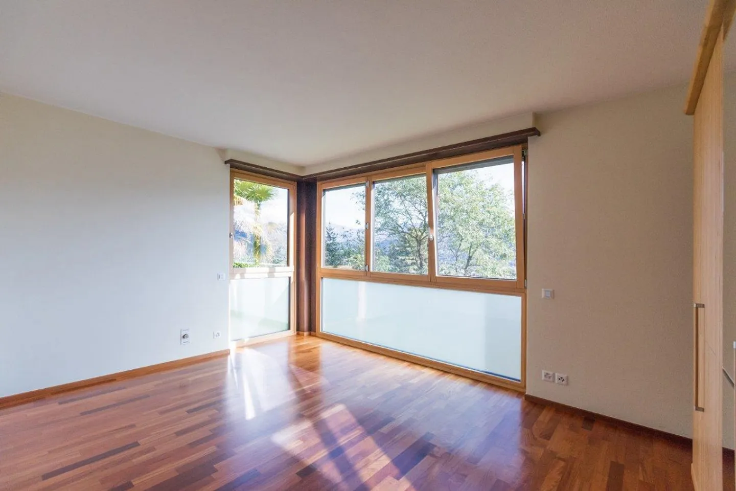 Villa unifamiliare esclusiva con vista lago - Foto 3 di 9