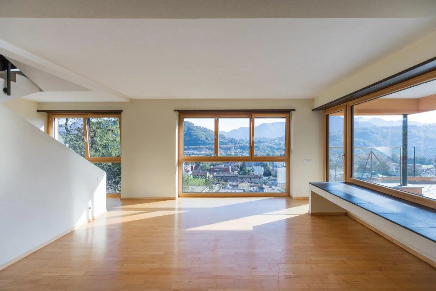 Villa unifamiliare esclusiva con vista lago - Foto 5 di 9