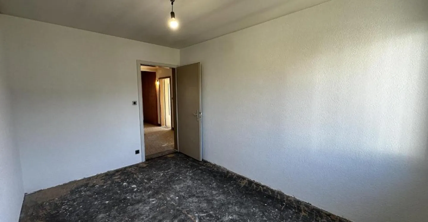 8-room House - Photo 12 of 13
