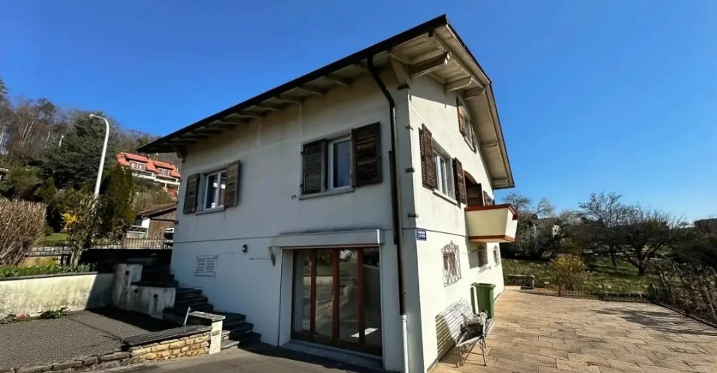 8-room House - Photo 1 of 13