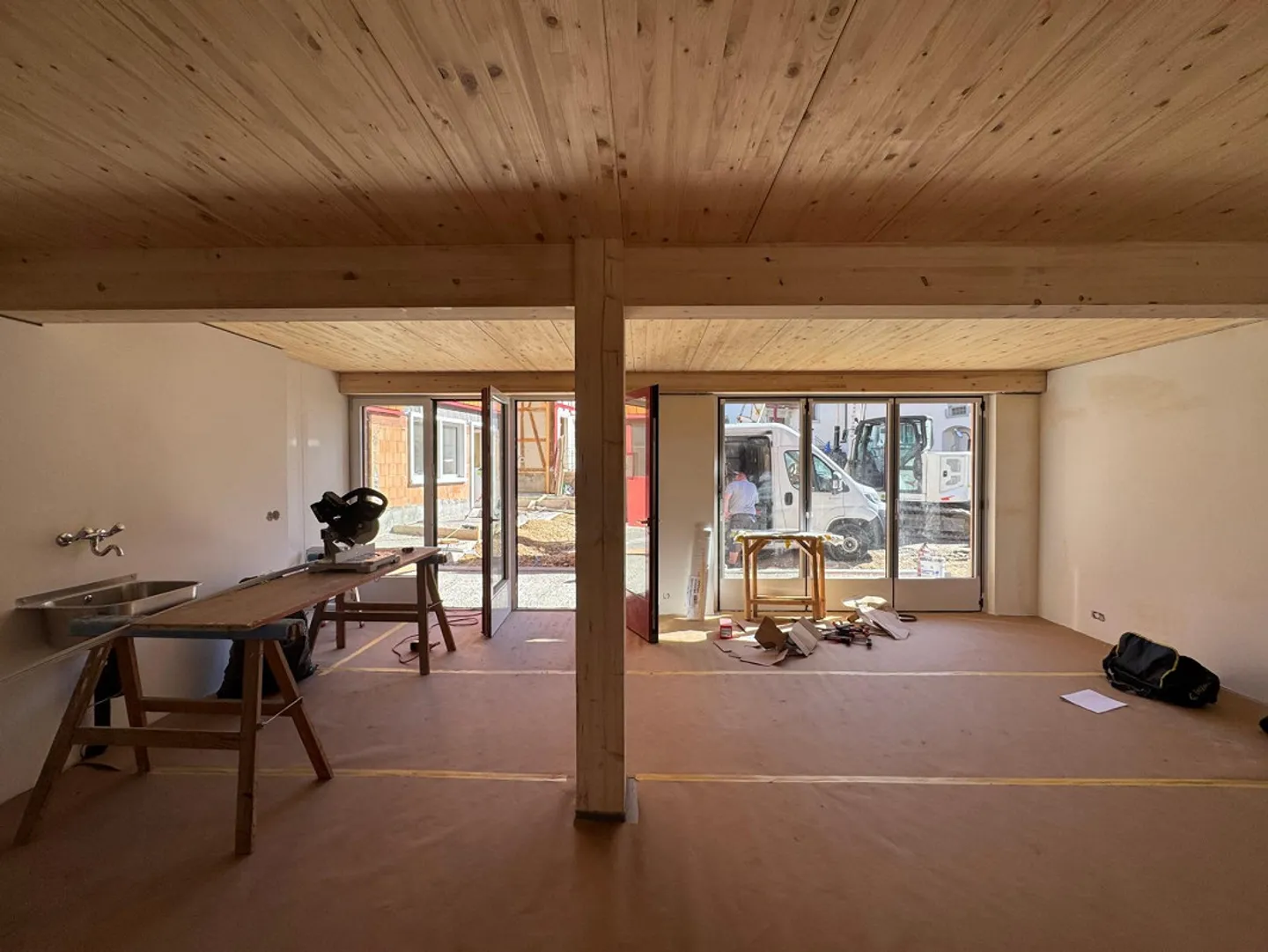 Commercial space with flexible expansion options - Photo 1 of 4