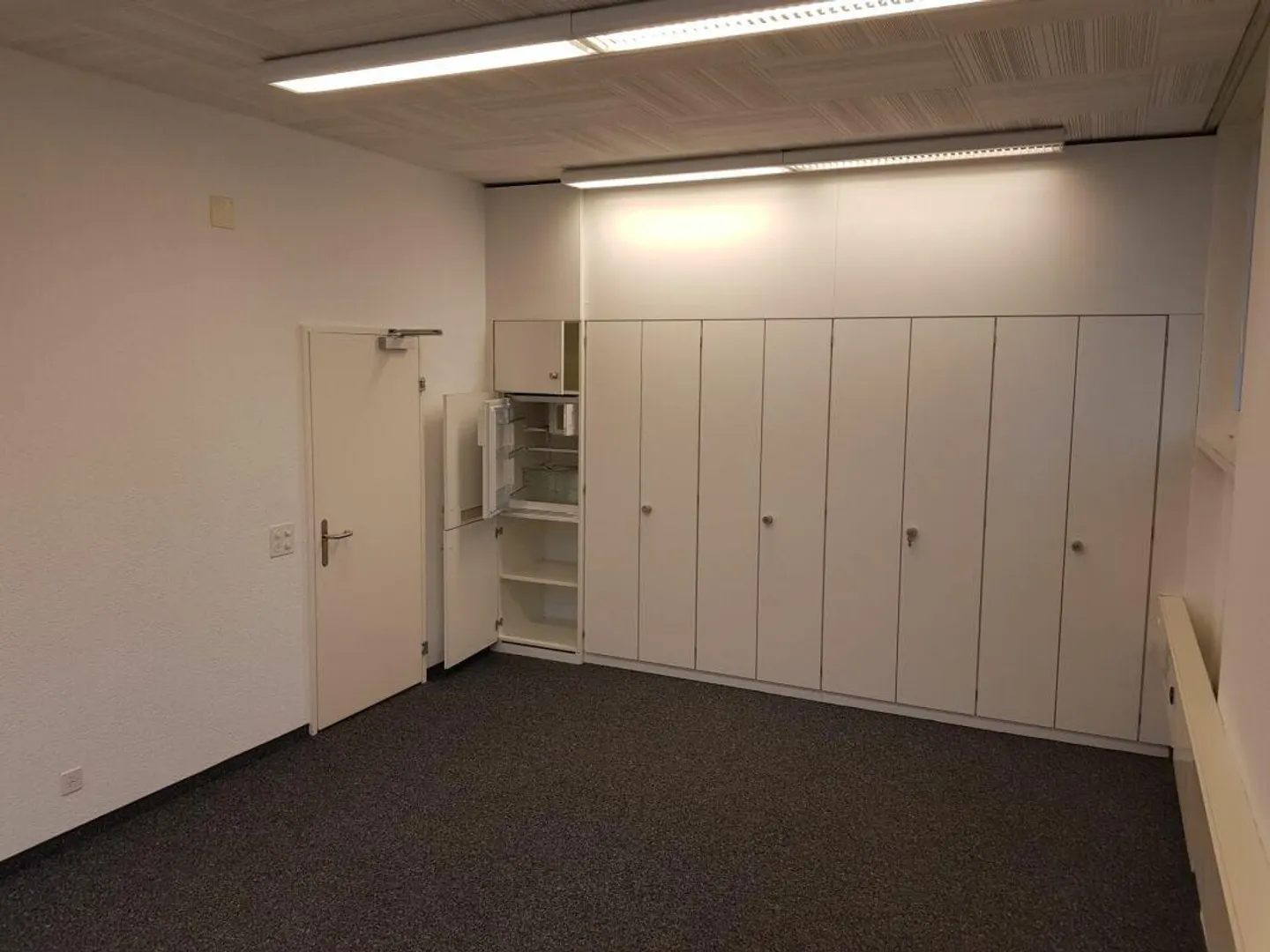Bureau pratique avec WC et réfrigérateur directement à la gare - Photo 8 sur 9
