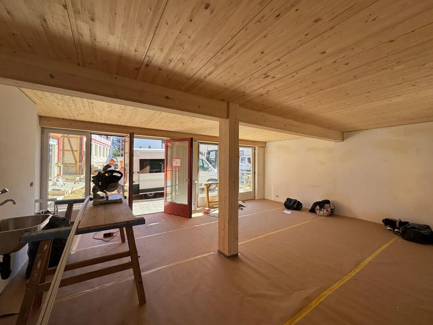 Commercial space with flexible expansion options - Photo 2 of 4