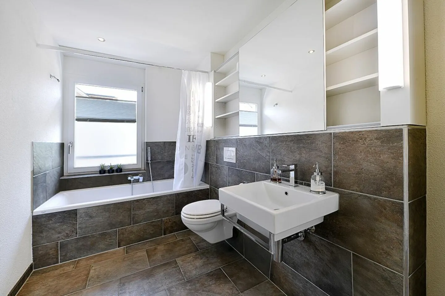 Incantevole casa angolare 6.5 stanze - Foto 10 di 23