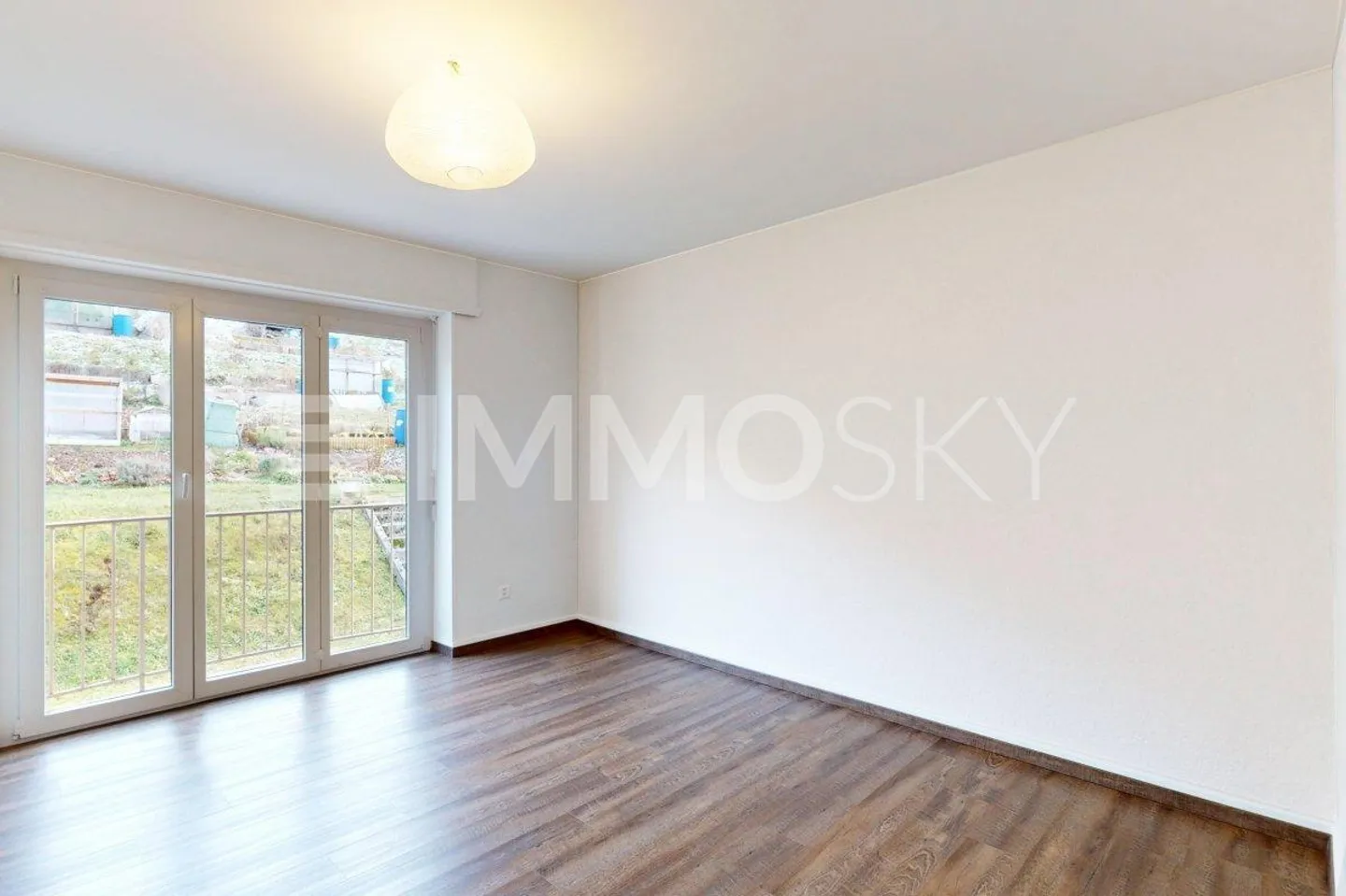 Renovated apartment in a quiet neighborhood - Photo 4 of 5