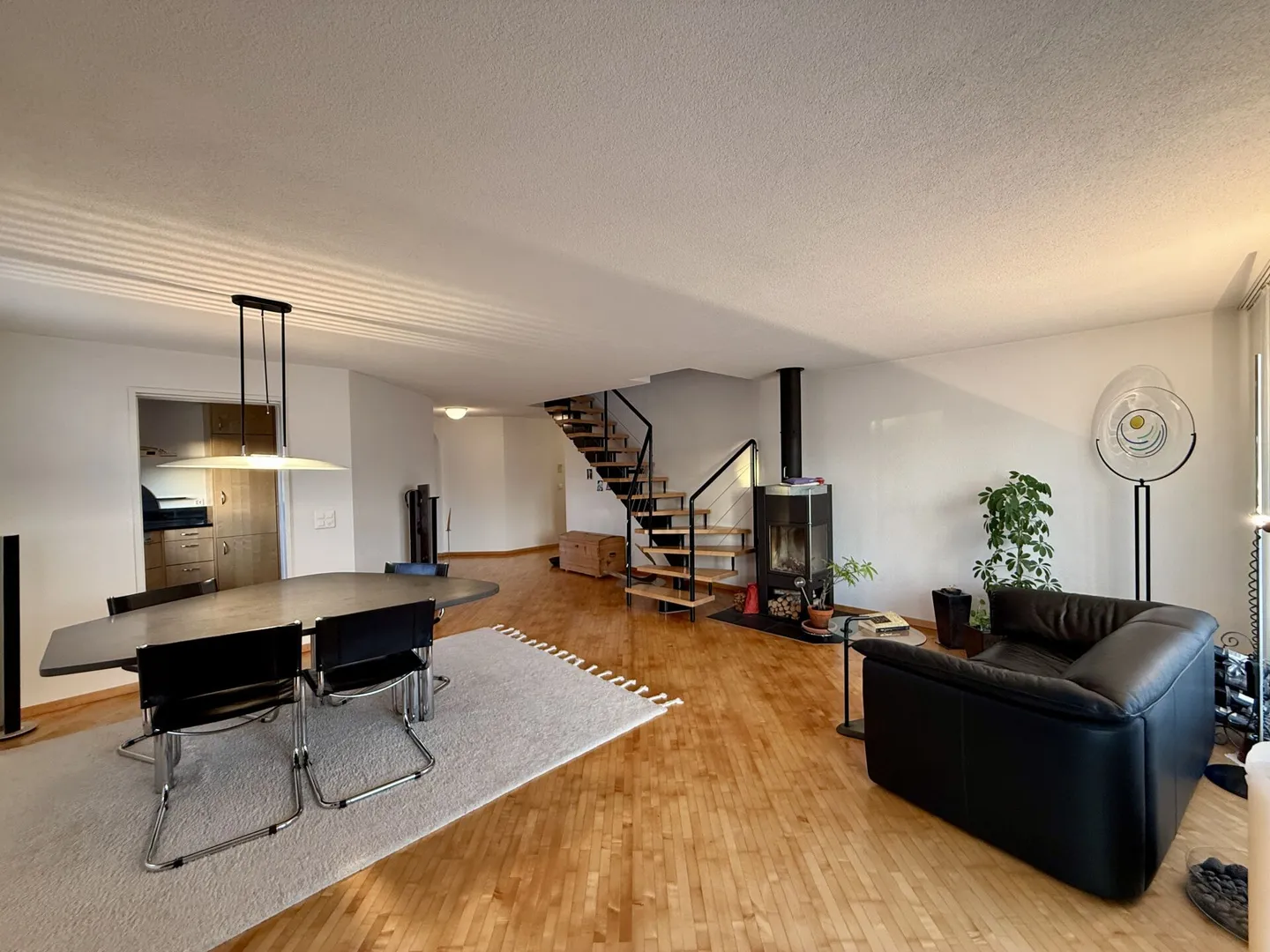 Spacious living with mountain view - 5.5-room maisonette in Römerswil - Photo 3 of 16