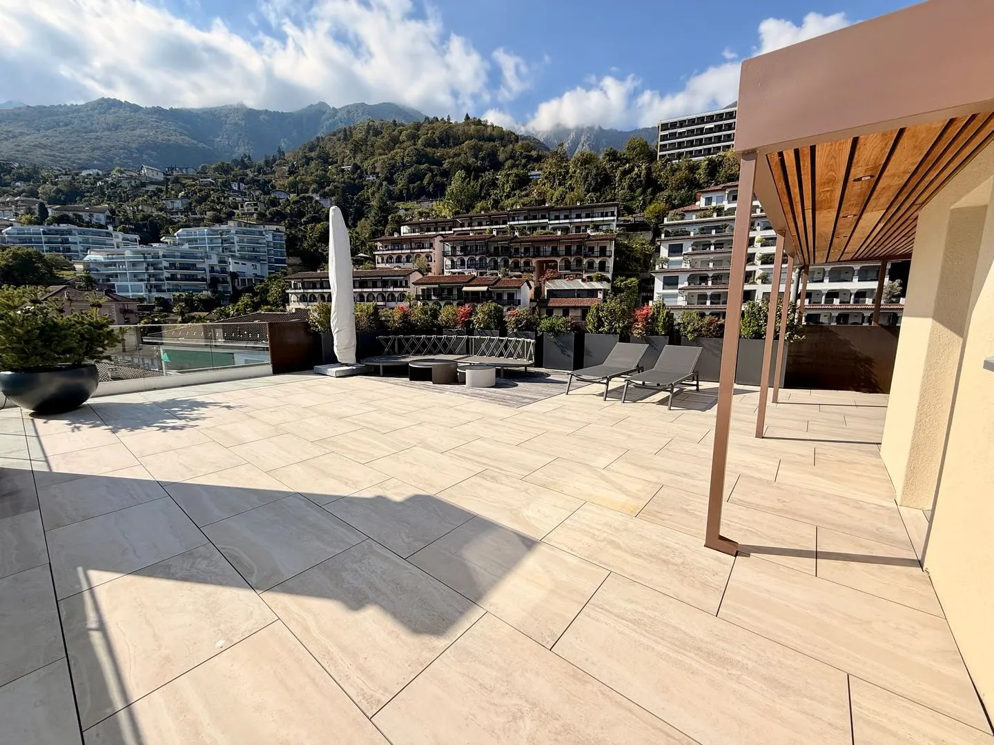 Luxury Penthouse - 5.5 Rooms with Lake View - Secondary Residence - Photo 11 of 13