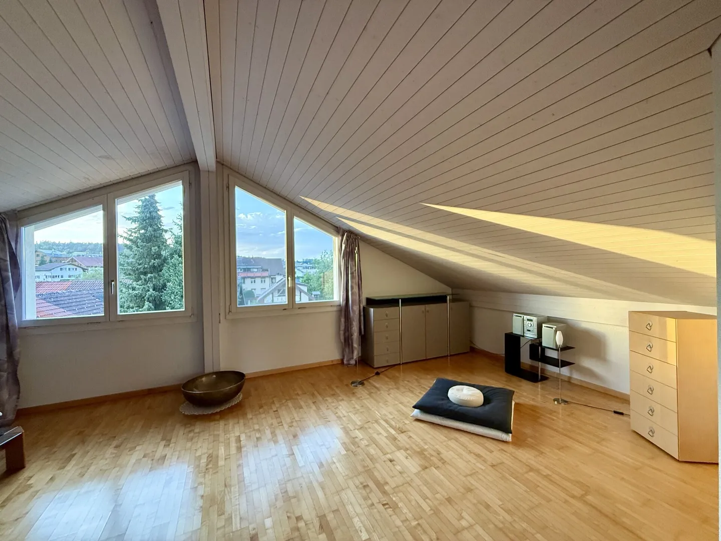 Spacious living with mountain view - 5.5-room maisonette in Römerswil - Photo 11 of 16